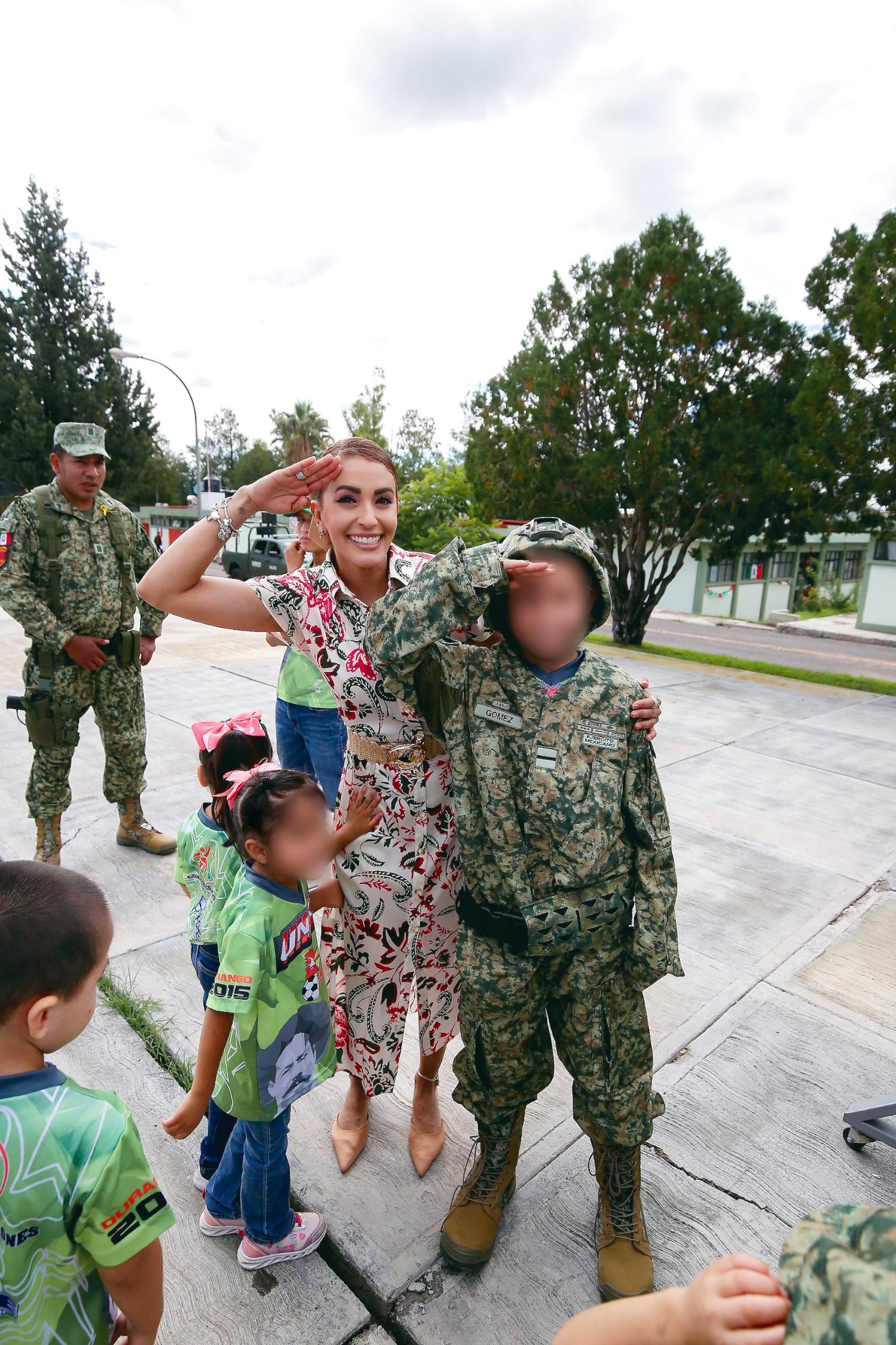 De la mano de Marisol, niños de Casa Hogar y Centro Mi Casa conmemoran la Independencia de México en el Campo Militar