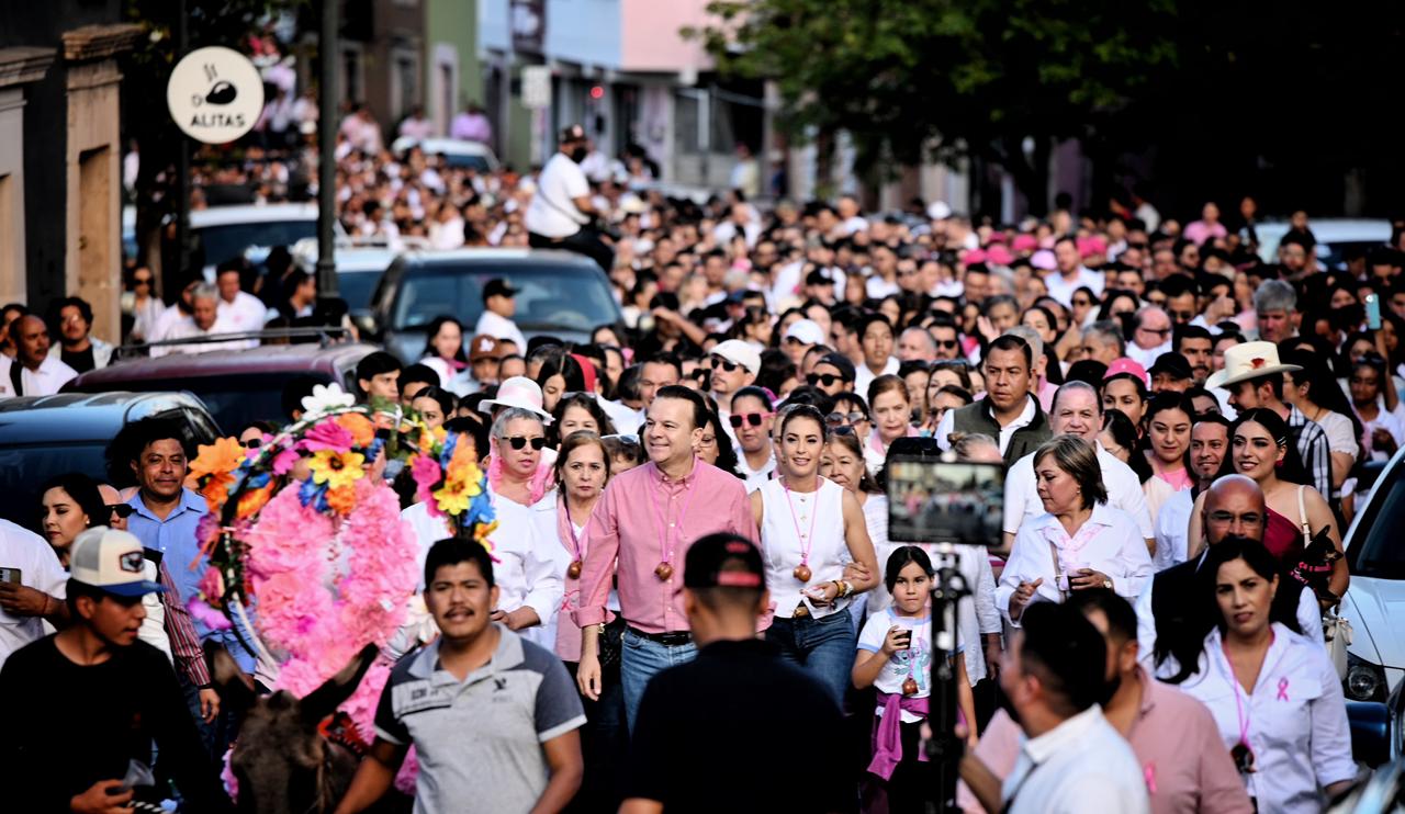 Sobrevivientes del cáncer de mama inspiran con su ejemplo en la Callejoneada Rosa 2025