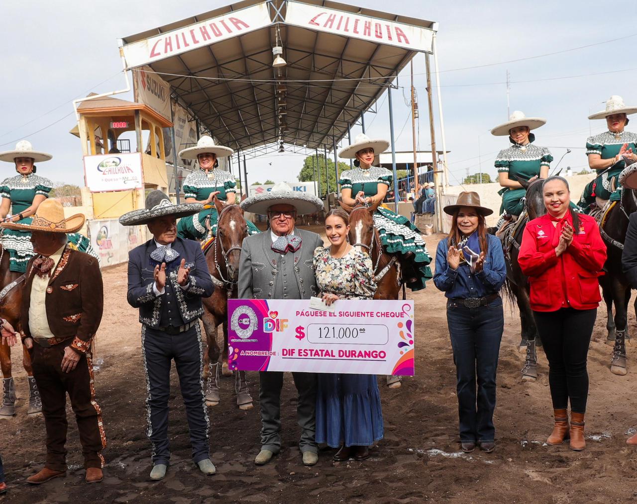 Gran charreada en La Laguna recauda 121 mil pesos para contribuir con el objetivo de llevar alegría a los niños en esta Navidad; Marisol Rosso reconoce el gesto de solidaridad