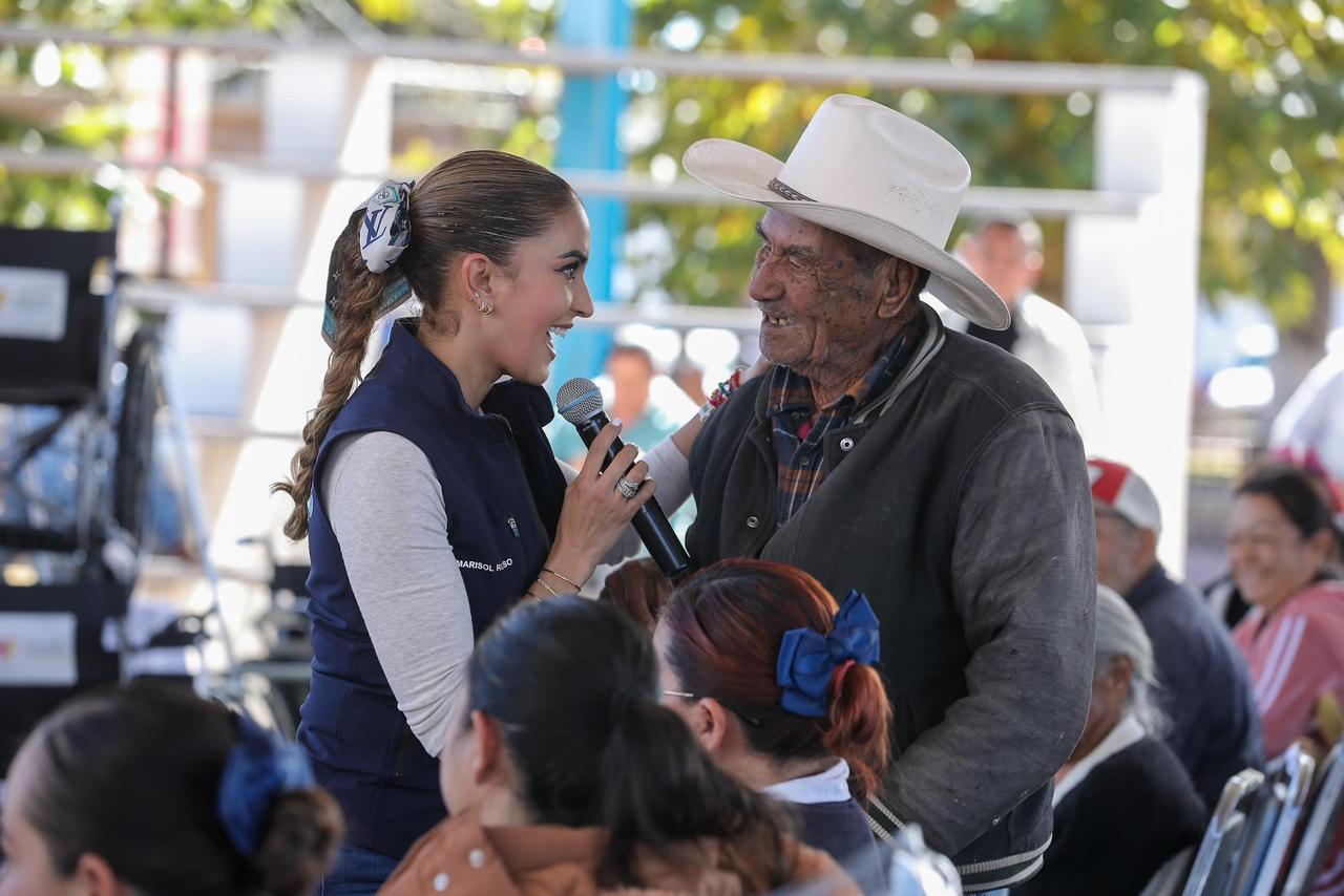 Entrega Marisol apoyos funcionales en Villa Las Nieves, en equipo con la Beneficencia Pública y la Secretaría de Salud